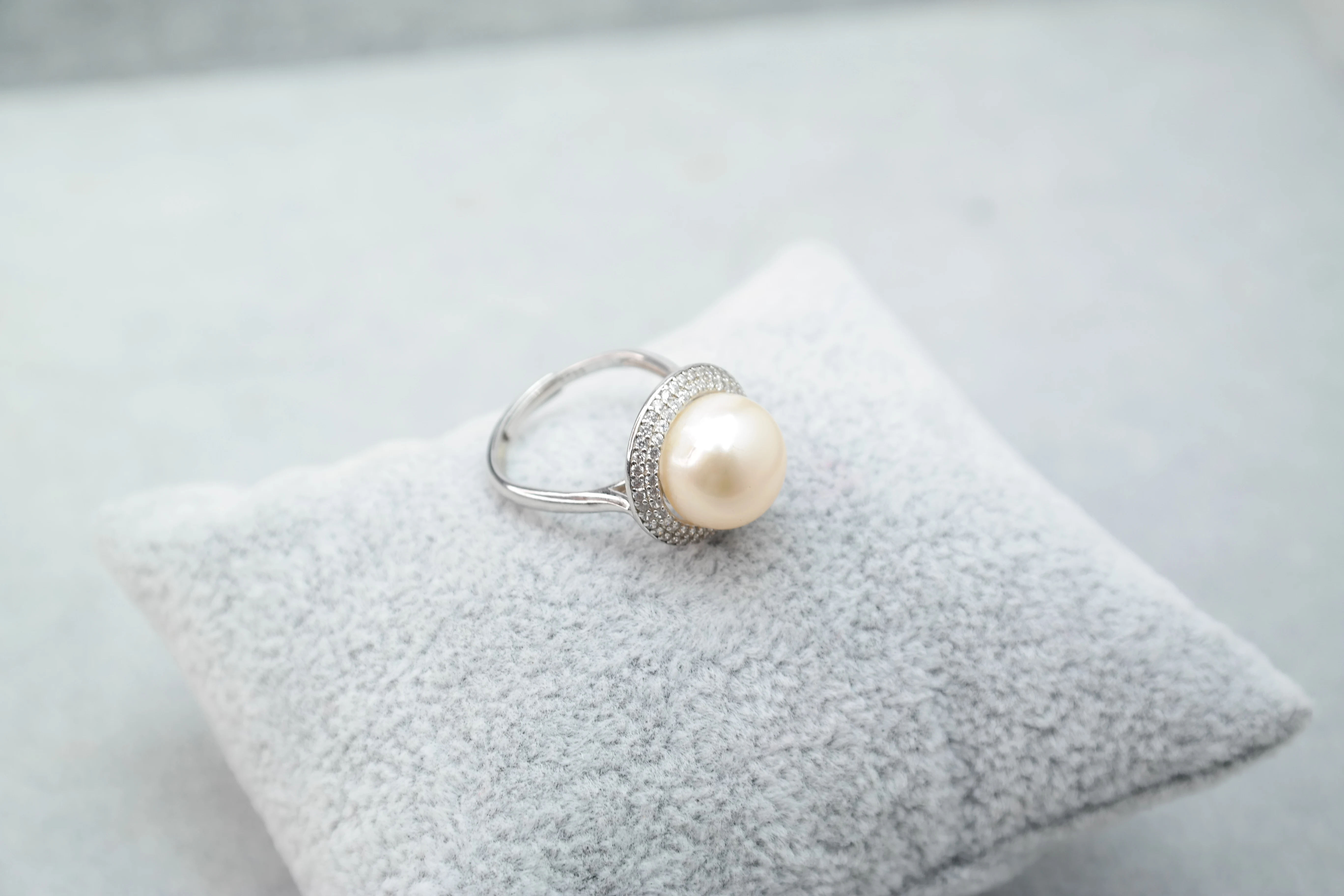 NHẪN NGỌC TRAI BÁN NGUYỆT 8MM